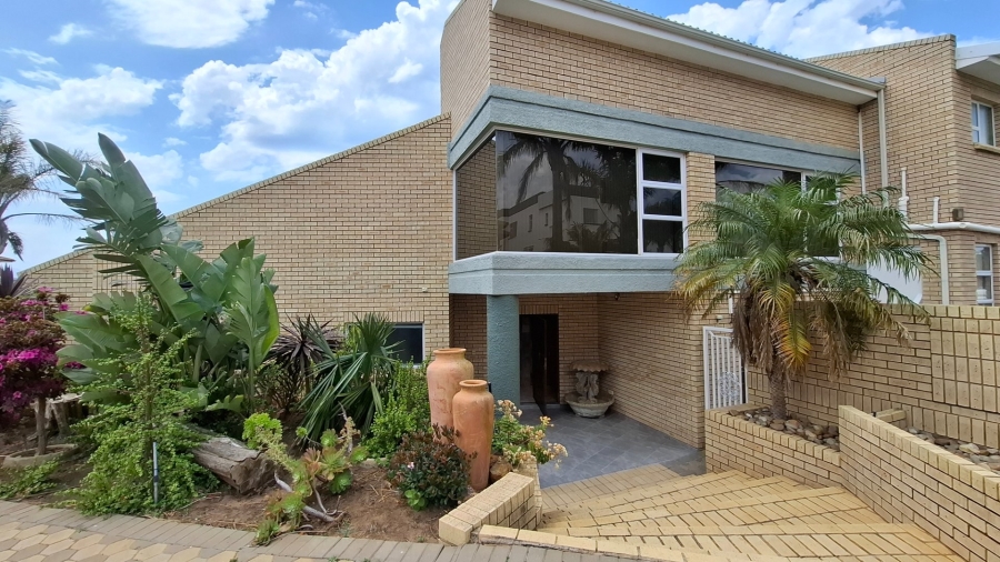 4 Bedroom Property for Sale in Menkenkop Western Cape